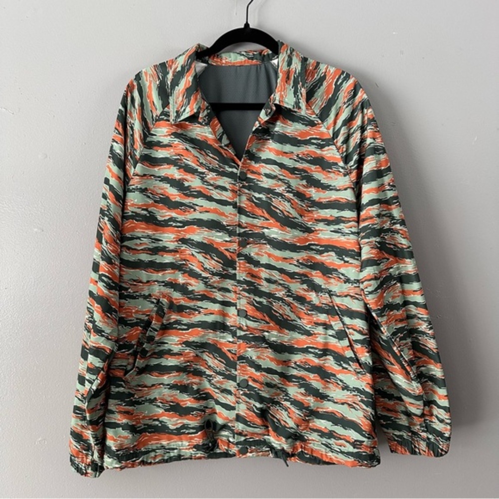 Fabletics The Only Coaches Jacket | Animal Camo‎